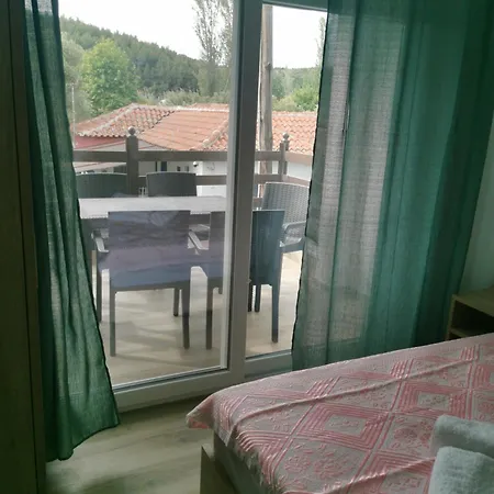 Irini'shouse 4 * Торони